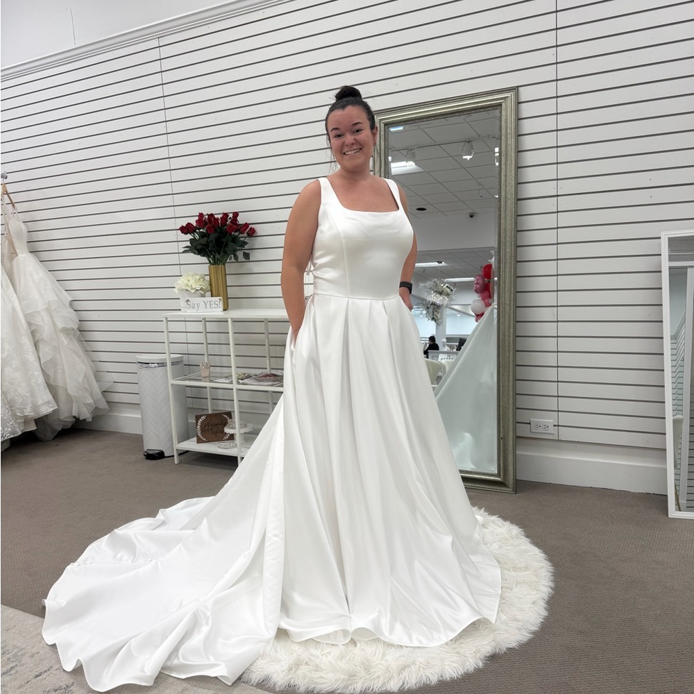 Elegant White Wedding Dress